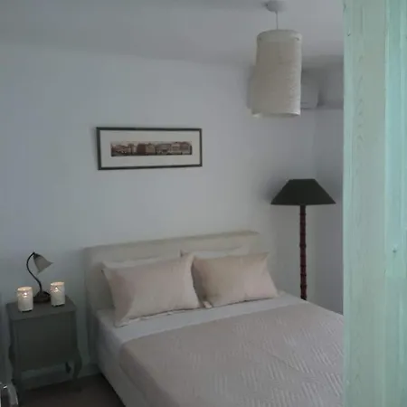 Helen House-Minimal Perfection